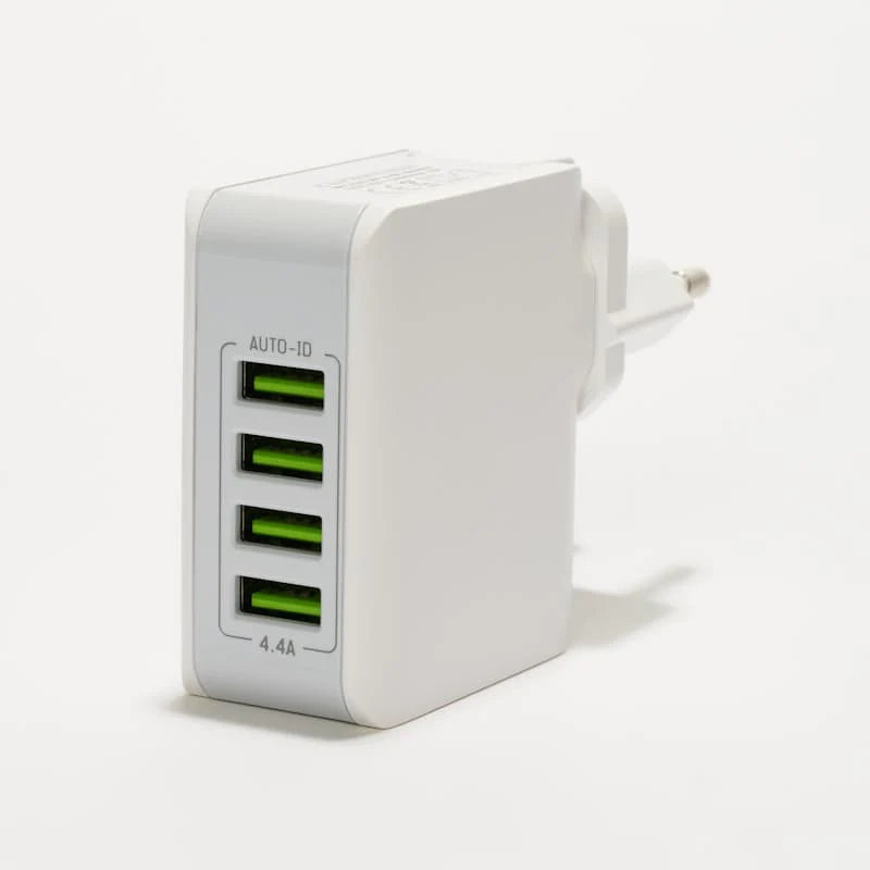 LDNIO 4-Port USB Auto-ID 4.4A Fast Charging Adapter 